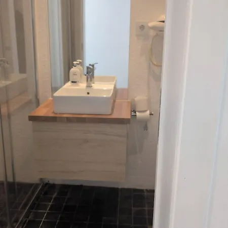 Rce Spring, Summer & Fall Apartment *