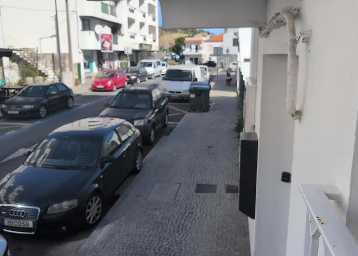 Spring, Summer & Fall Apartman *